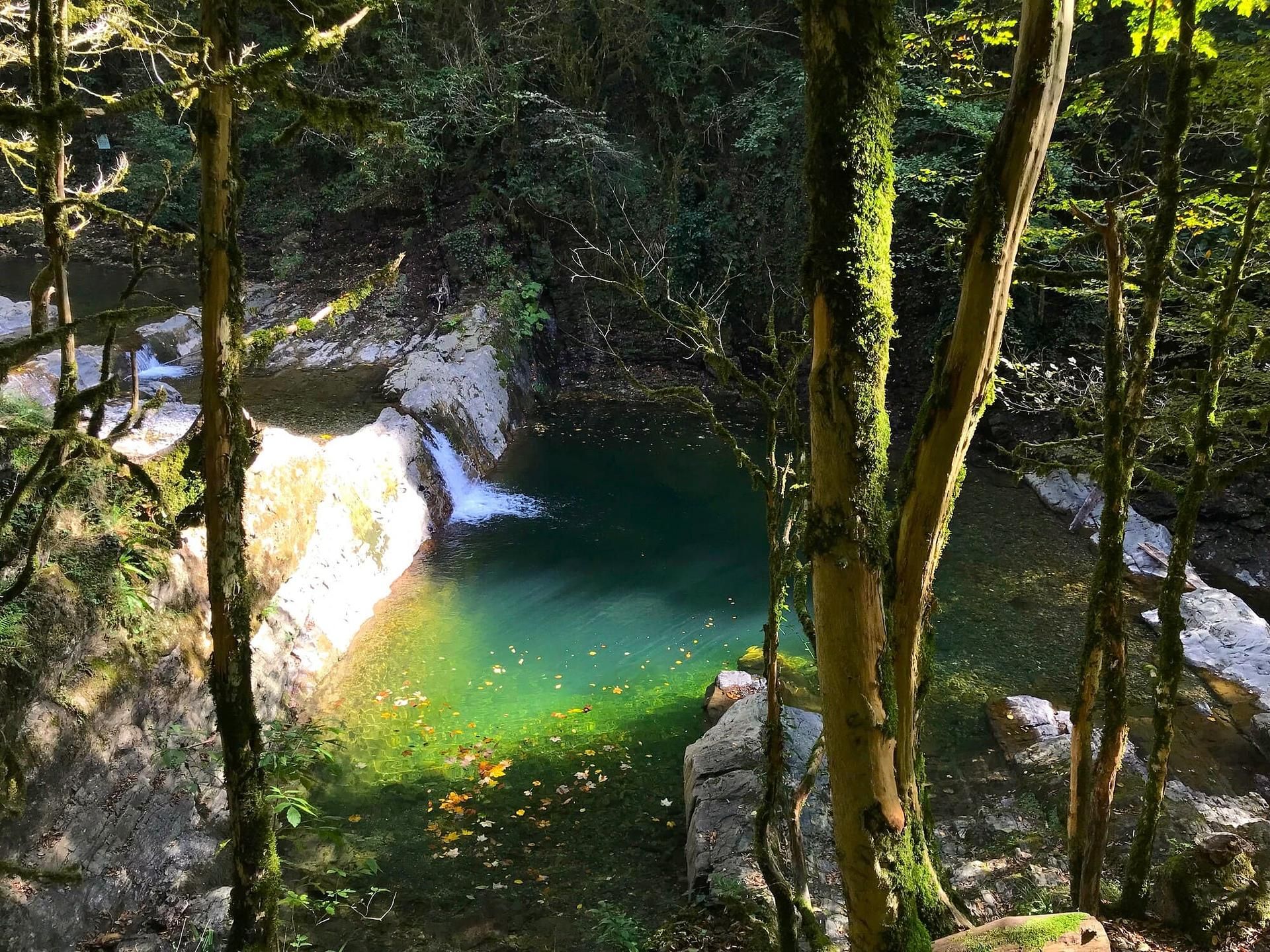 Верхом к ущельям и водопадам
