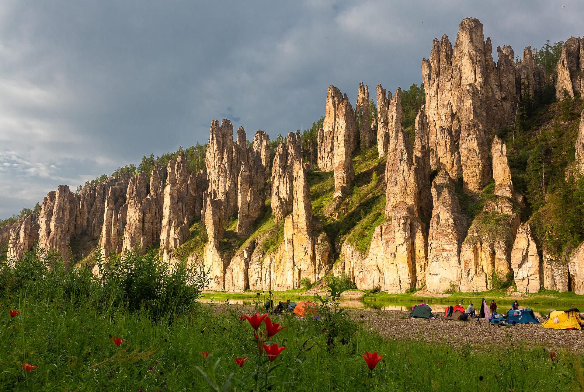 Золотые скалы